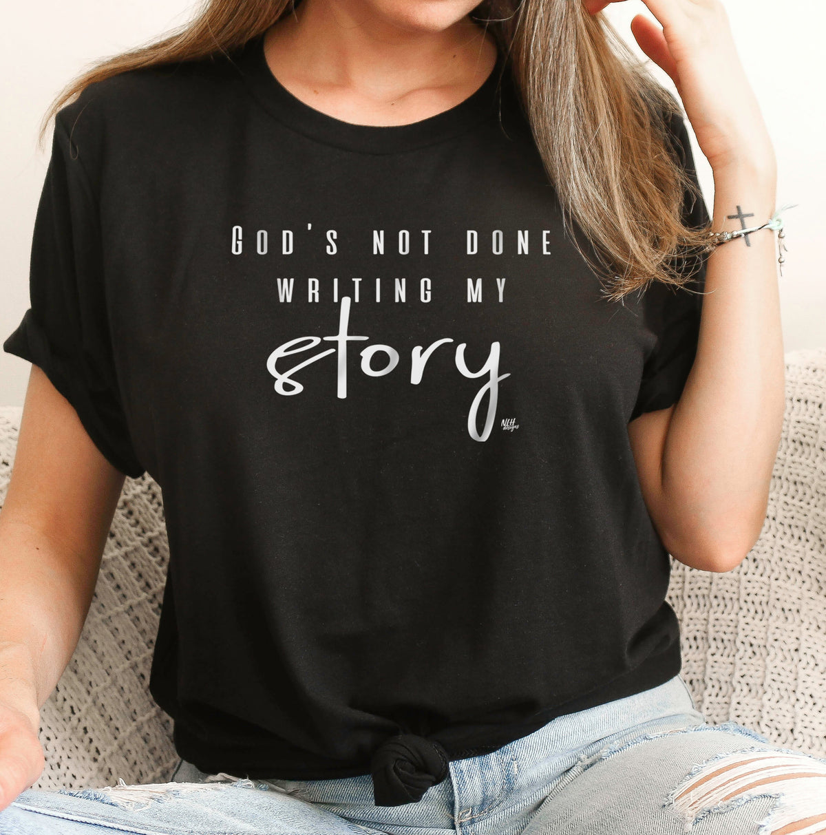 God's not done writing my story Short Sleeve Tee